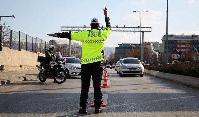 Afyonkarahisar Polisi 687 Motosiklete Ceza Yazdı
