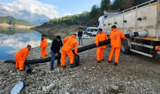 Burdur Su Kaynaklarında Yavru Balıkların İzini Sürüyor