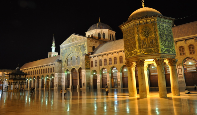 Neden Emevi Camii'nde Namaz Kılmak Her Müslümanın Hayali?