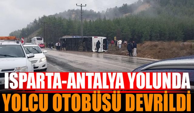 Isparta-Antalya Karayolunda Yolcu Otobüsü Devrildi