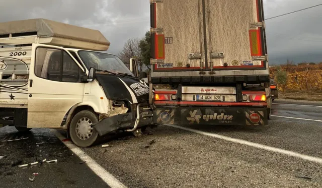 Buldan’da Trafik Kazası: Kamyonet Tırla Çarpıştı, 2 Yaralı