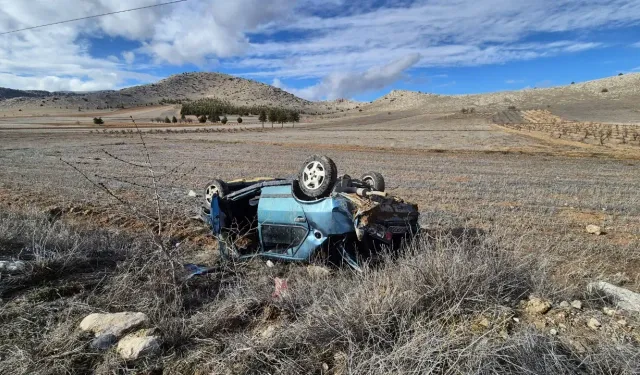 Burdur’da Trafik Kazası: Yoldan Çıkan Araç Ters Döndü