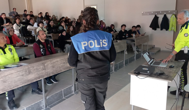 Burdur Emniyeti, MAKÜ Öğrencilerine Güvenlik Konularında Eğitim Verdi