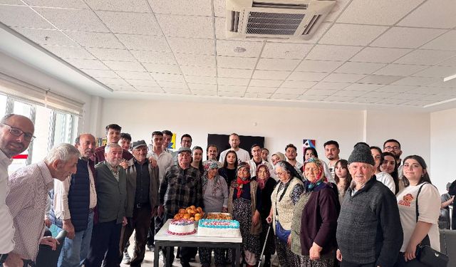 Burdur’da Aşçılık Öğrencilerinden Huzurevine Tatlı Sürpriz