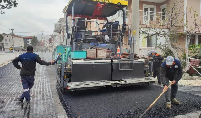 Burdur’da Hem Yollar Düzeliyor Hem Parklar Temizleniyor!