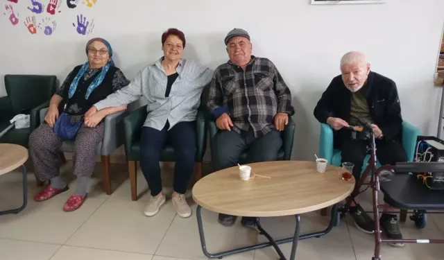 CHP’li Kadınlar Huzurevi’nde Gönülleri Isıttı