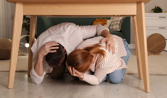 Depremde panik kontrolsüz hareketlere yol açıyor: Yaralanma riski artıyor