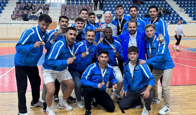 AKÜ Futsal Takımı Namağlup Şampiyon Oldu