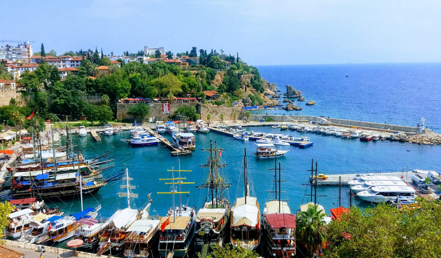 Kaleiçi Yat Limanı Dev Dalgalar İçin Güçlendiriliyor
