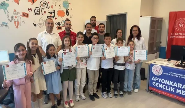 Türkiye Klavye Şampiyonası'nda Afyonkarahisar'dan tam 3 Türkiye birincisi çıktı!