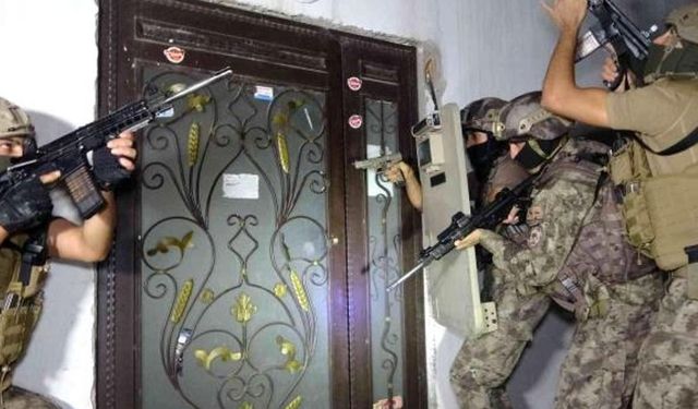 Balkonda Panik: "Kafamızı Kesecekler" Diye Bağırdı