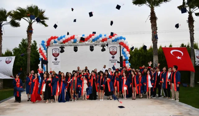 Akem Anadolu Lisesi’nden 10. Yıla Yakışır Mezuniyet Gecesi: Geleceğe Umutla Veda