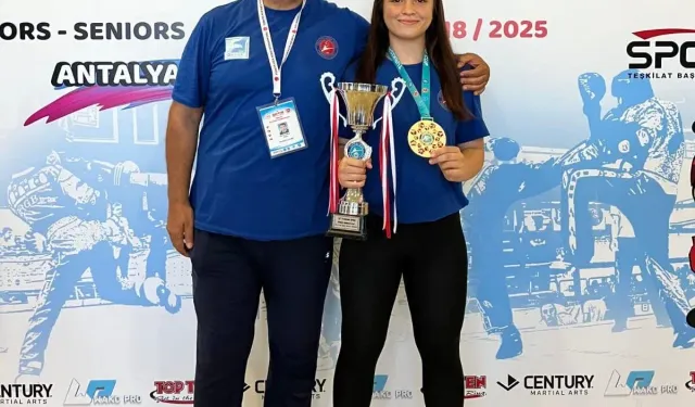 Denizlili Lise Öğrencisi Dünya Kick Boks Şampiyonu Oldu