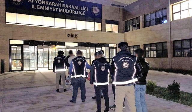 Afyonkarahisar'da Göçmen Kaçakçılığı Operasyonu