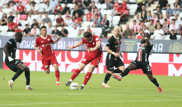 Antalyaspor Süper Lig’e Tutundu