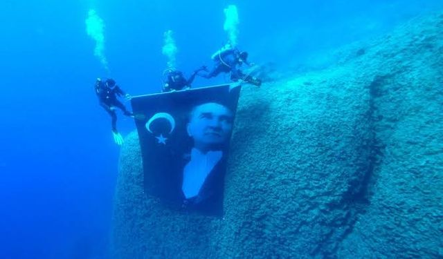 19 Mayıs Kaş’ta Su Altında Kutlandı