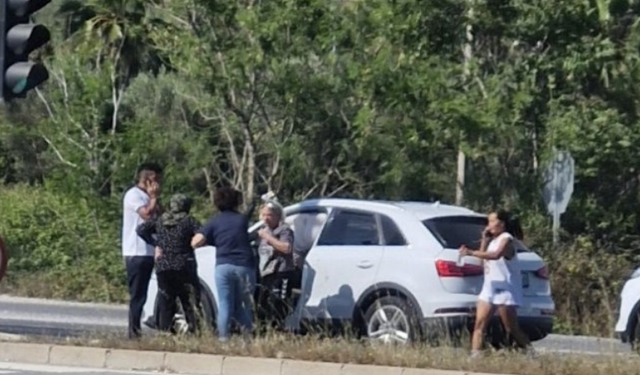 Manavgat’ta Otomobil ile Kamyonet Çarpıştı