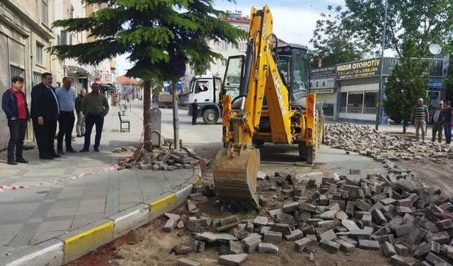 Yalvaç’ta Asfaltlama Çalışmaları Başladı: Başkan Kodal Sahada Takipte