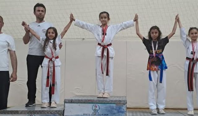 Isparta’da Minik Taekwondocular Şampiyonluk İçin Ter Döktü