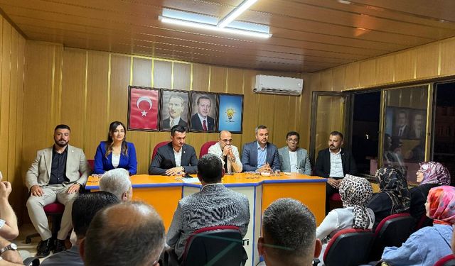 AK Parti Bucak Bayramda Sahada! Muhtarlar ve Teşkilat Bir Arada
