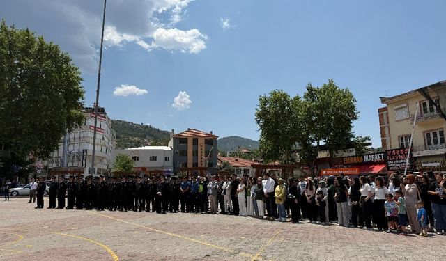 Bucak’ta Jandarma Rüzgarı: Gösteriler Nefes Kesti, Halk Ayakta Alkışladı!