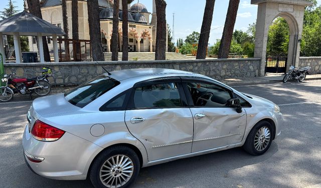 Isparta’nın Atabey İlçesinde Ehliyetsiz Sürücü Kazaya Neden Oldu