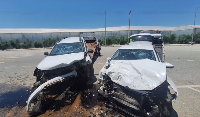 Manavgat Evrenseki’de Kafa Kafaya Çarpışma