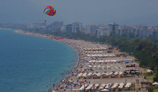 Bayram Tatili Antalya’da Turizmi Zirveye Taşıdı