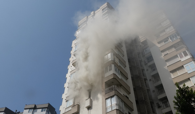 Antalya’da Apartman Dairesinde Korkutan Yangın