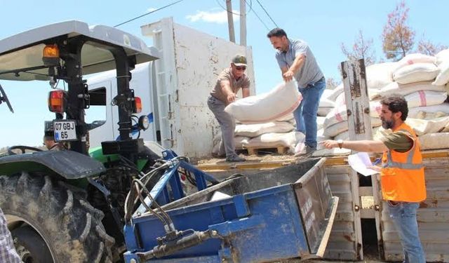 Büyükşehir’den çiftçilere gübre desteği