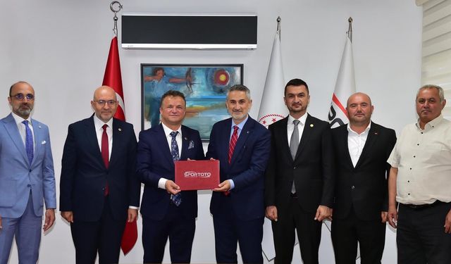 Karamanlı Futbol Severleri Sevindirecek! Kapalı Halı Saha İçin İmzalar Atıldı