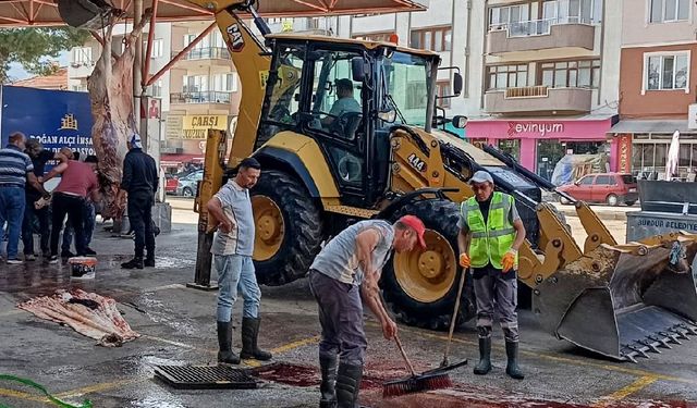 Kurban Bayramı’nda Hijyen Mesaisi! Burdur Belediyesi Sahadaydı