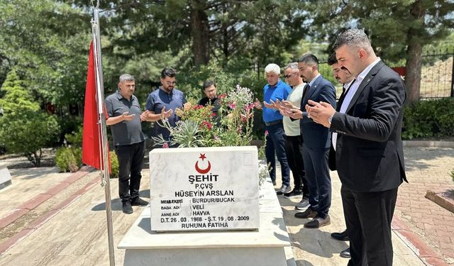 MHP Bucak’tan Bayram Öncesi Anlamlı Ziyaret: Şehitler Dualarla Anıldı
