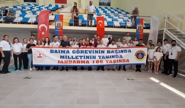 Miniklerden Jandarma’ya Anlamlı Kutlama!