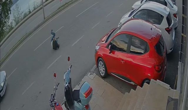Ekmek almak İçin Çıkmıştı: Otomobil Çarptı