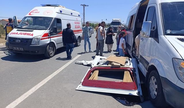 Şarkikaraağaç’ta Trafik Kazası: 3 Yaralı