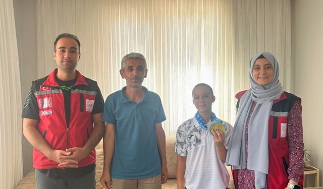Avrupa Şampiyonu halterci Asel Şenel'e memleketinde ziyaret