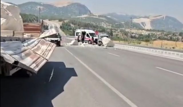 Burdur-Fethiye Karayolu’nda Mermer Blokları Yola Düştü