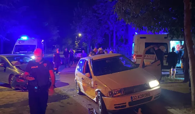 Isparta’da İki Otomobil Çarpıştı: 1 Yaralı