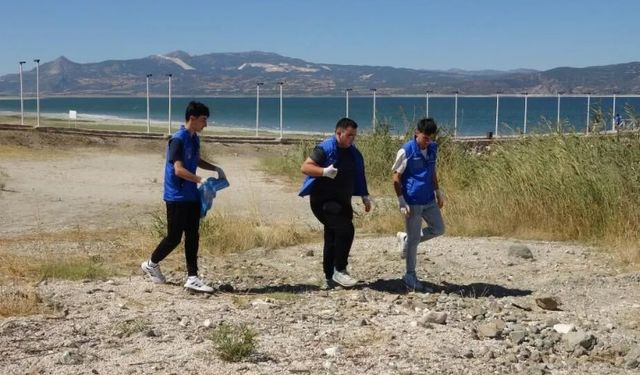 Burdur Gölü’nün Çevresinde Temizlik