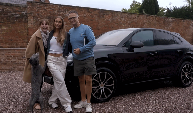 OnlyFans yıldızı Lily Phillips’ten ailesine 100 bin £’luk Porsche