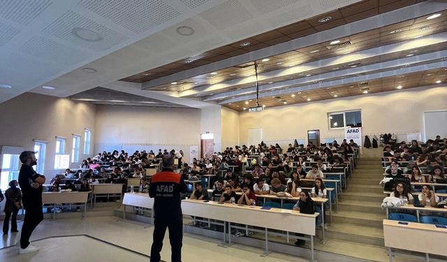 SDÜ Tıp Fakültesi Öğrencilerine AFAD Tanıtım Günü Düzenlendi