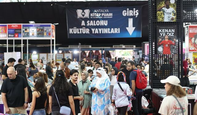 Antalya Kitap Fuarı’nda İkinci Gün Coşkusu