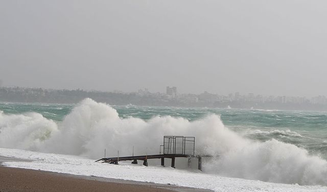 Kuvvetli Fırtına Kapıda! Antalya Körfezi İçin Kritik Uyarı