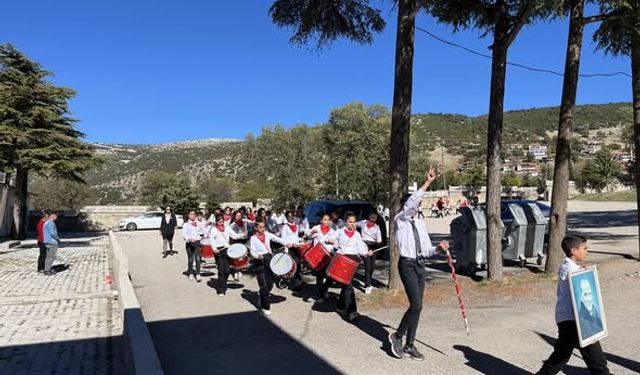 Gelendost’ta 29 Ekim Cumhuriyet Bayramı Coşkuyla Kutlandı