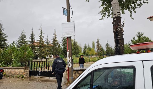 Emniyet Güçlerinden Yağmur Altında Fedakâr Denetim