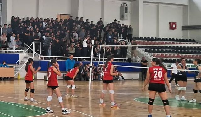 Çivril’de Liseler Arası Voleybol Turnuvası Tamamlandı