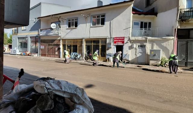 Şarkikaraağaç’ta Temizlik ve Asfalt Çalışmaları Hız Kazandı