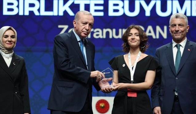 SDÜ’lü Öğrenciler Ödüllerini Cumhurbaşkanı Erdoğan’da Aldı