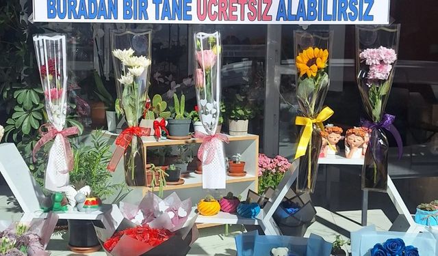 Şarkikaraağaç’ta çiçekçiden kadınlara anlamlı jest